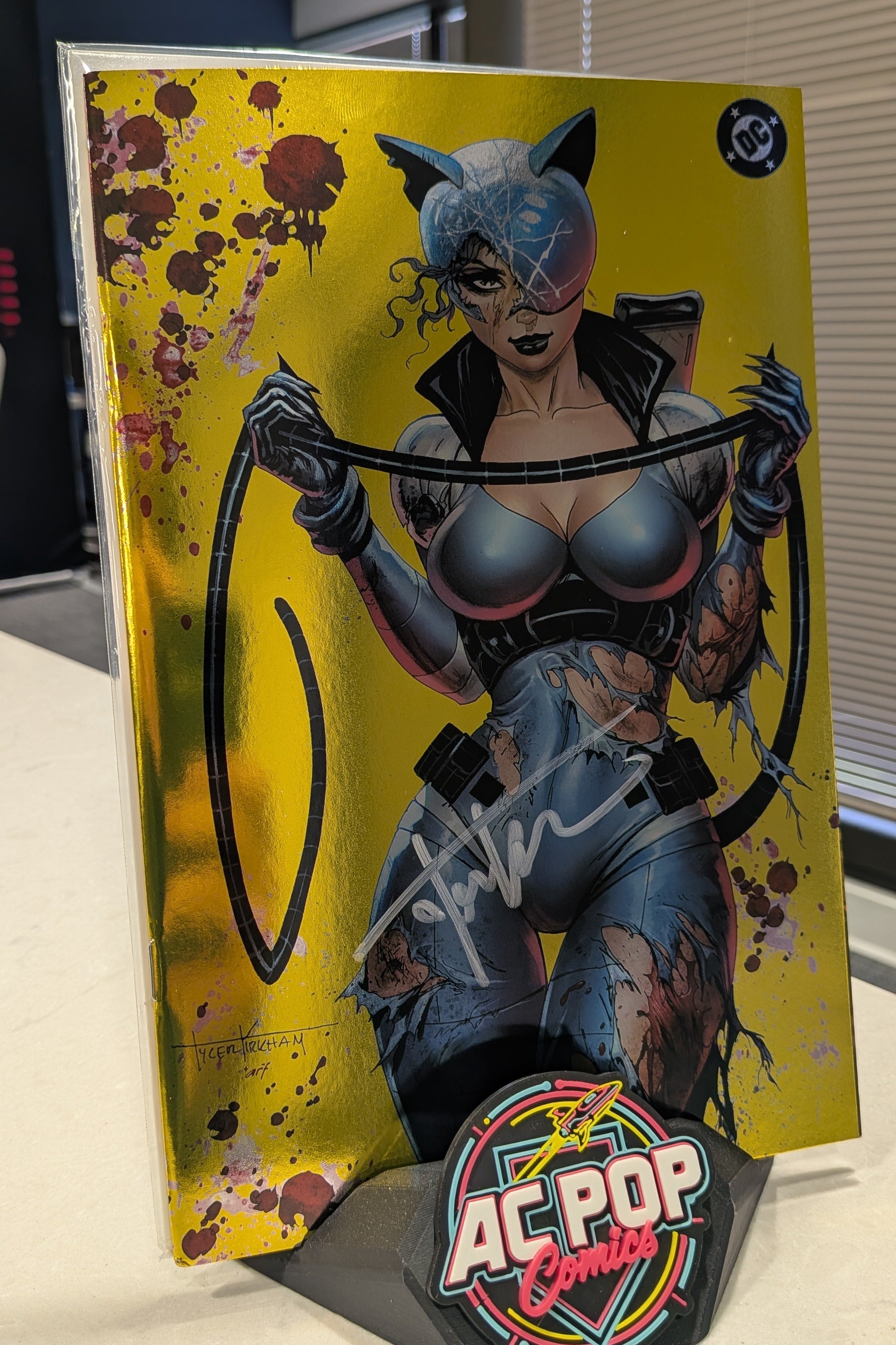 Signed] Tyler Kirkham, Battle Damaged Absolute Catwoman – AC Pop